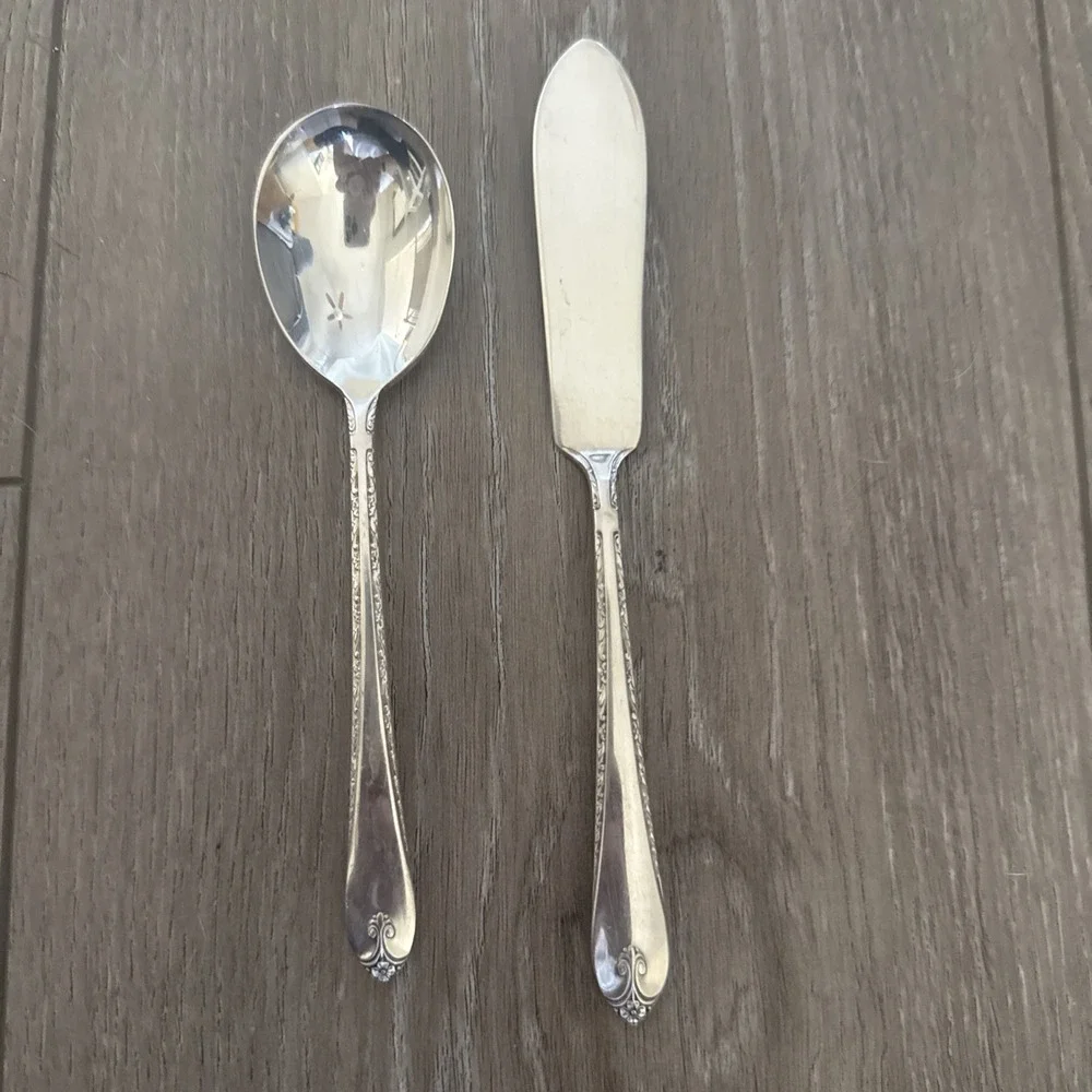 International Rogers EXQUISITE SILVERPLATE 1957 Sugar Spoon And Butter Knife